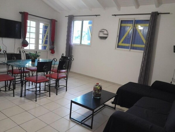 Dining - Haut DE Villa Equipee, Tout Confort, Style Loft (Lamentin)