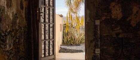 Royal Room, 1 King Bed | In-room safe, free WiFi, bed sheets