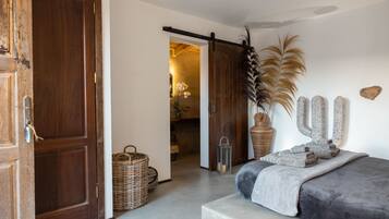 Deluxe Room, 1 Queen Bed