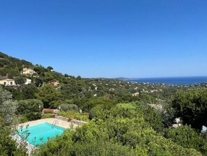 Pool - Magnifique Villa vue mer (Cavalaire-sur-Mer,)