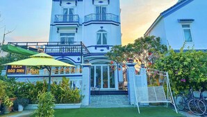 A two-story building with a balcony, a covered entrance, and a sign that reads "VILLH BAO ANH". - Blue Fish Villa (Da Nang)