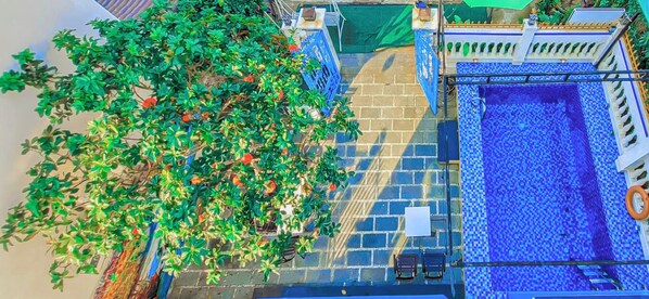 حمّام سباحة خارجي