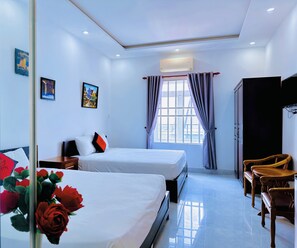 Desk, free WiFi, bed sheets - Blue Fish Villa (Da Nang)