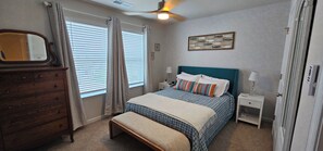 3 Schlafzimmer, Schreibtisch, Bügeleisen/Bügelbrett, kostenloses WLAN