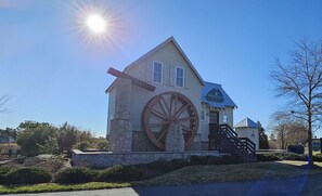 Exterior - Bethany entire town home in beach resort like community, community pool, families - DOG Friendly! (Millville)