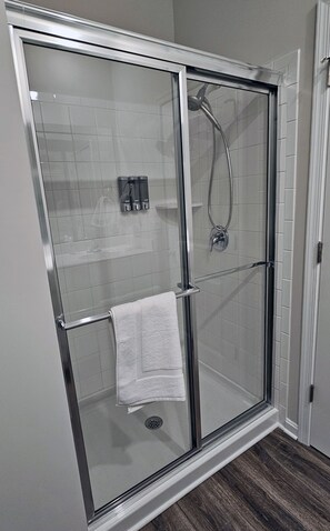 Hair dryer, towels, soap, shampoo - Bethany entire town home in beach resort like community, community pool, families - DOG Friendly! (Millville)