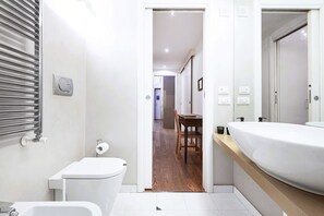 Shower, hair dryer, bidet, towels - Easylife - Prestigious apartment in Risorgimento (Milano)