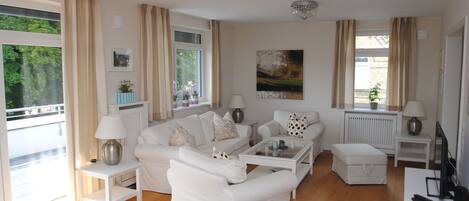 TV, lettore DVD, impianto stereo