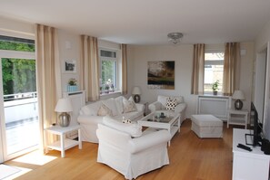 Tv, dvd-spelare och en stereo