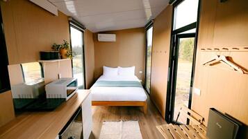 1 bedroom, bed sheets