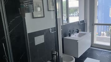 Shower, hair dryer, bidet, towels