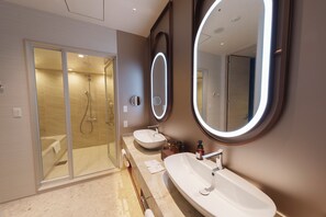 Camera, non fumatori (Suite Double, w/ Lounge Access) | Tende oscuranti, Wi-Fi gratuito, lenzuola, accesso in sedia a rotelle