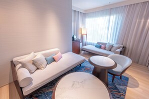 Premium Suite with Lounge Access, Non Smoking | Living area