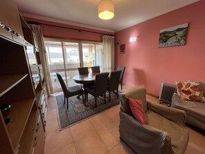 Apartamento | Área de estar | TV de tela plana