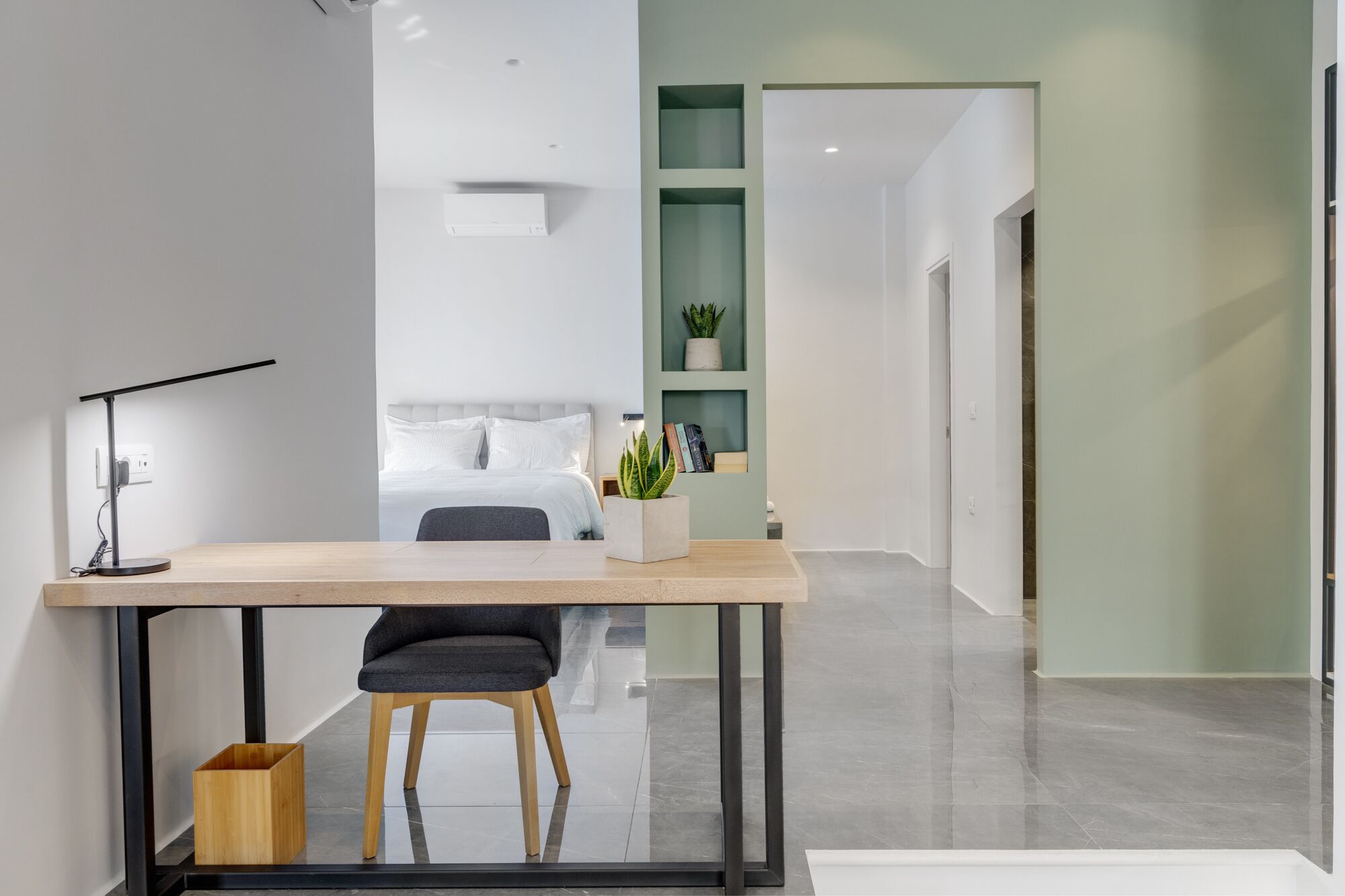 Superior-dobbeltværelse - 1 queensize-seng med sovesofa - byudsigt | Allergivenligt sengetøj, senge med topmadrasser, pengeskab på værelset