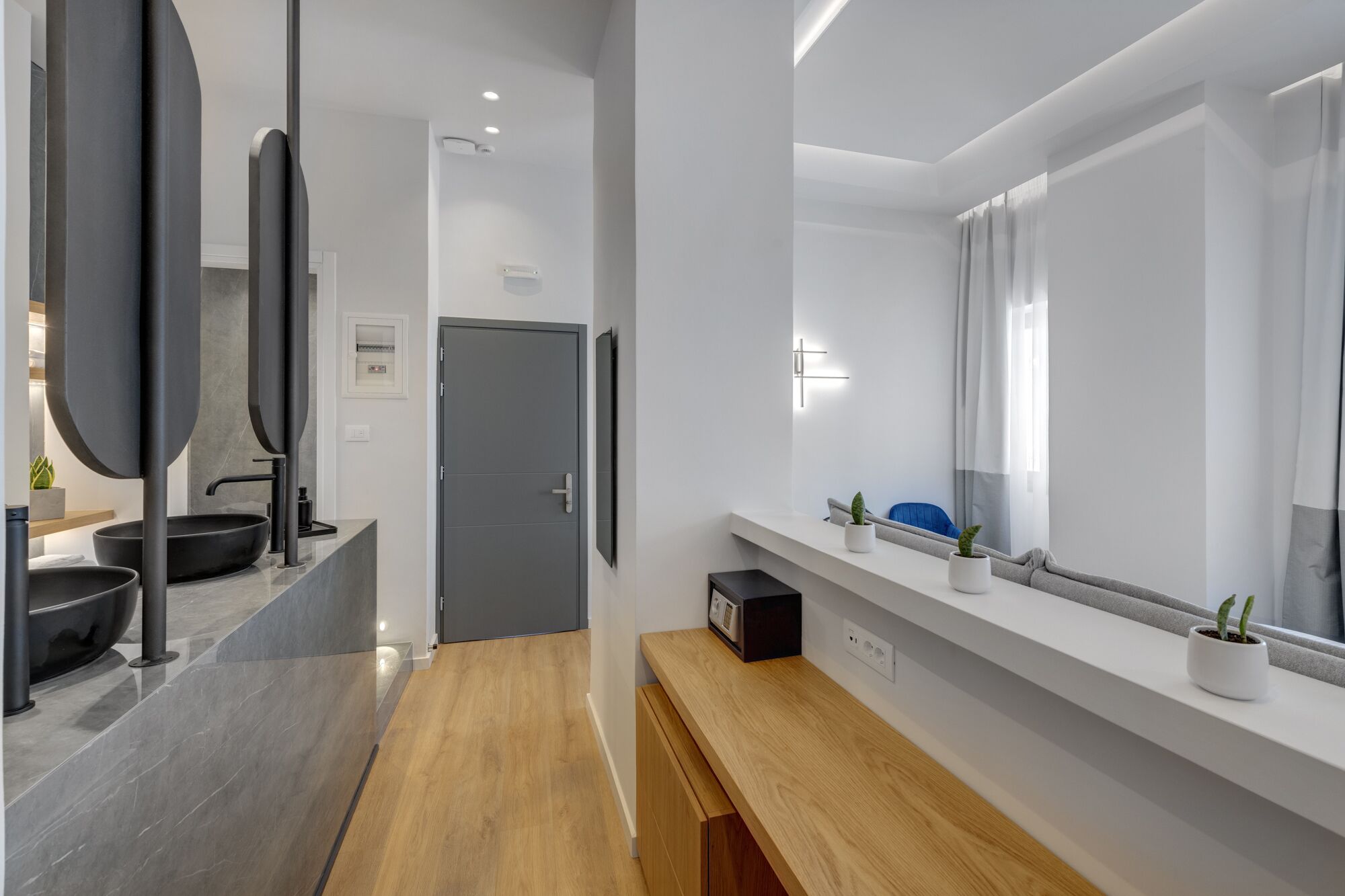 Deluxe-dobbeltværelse - 1 queensize-seng - byudsigt | Allergivenligt sengetøj, senge med topmadrasser, pengeskab på værelset