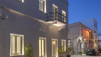 Vista frontal de la propiedad