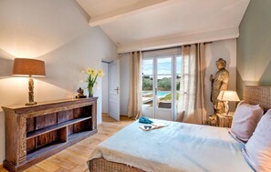 5 chambres, lit parapluie, Wi-Fi gratuit, draps fournis