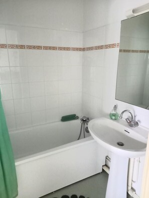 Hair dryer, towels