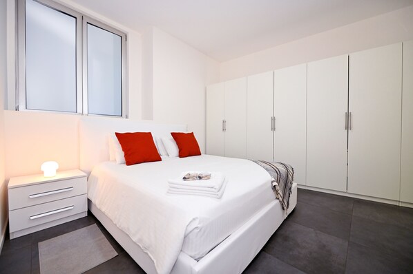 1 habitación, tabla de planchar con plancha, internet y ropa de cama 