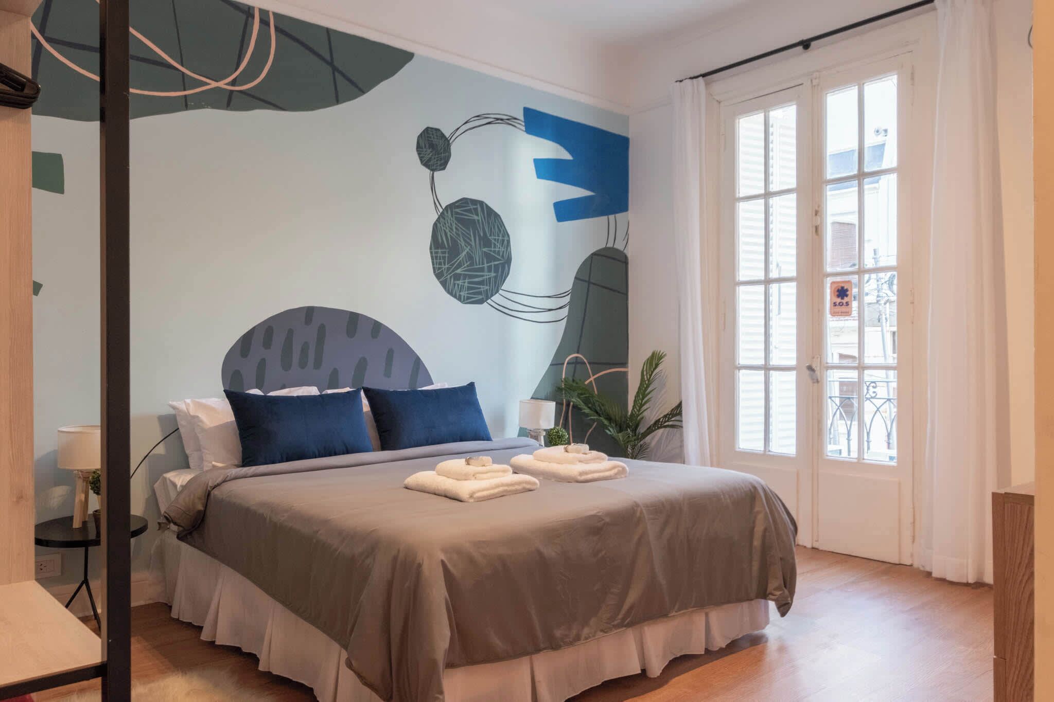 8 habitaciones, escritorio, tabla de planchar con plancha y wifi 