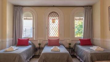 8 bedrooms, desk, iron/ironing board, WiFi