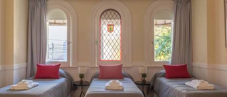 8 bedrooms, desk, iron/ironing board, WiFi