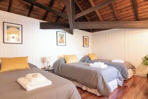 3 habitaciones, escritorio, tabla de planchar con plancha y wifi 