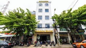A hotel with a sign reading "Saluton Hotel" and a storefront with "PHU KEN PHUOC MY" signage. - Saluton Hotel (Da Nang)