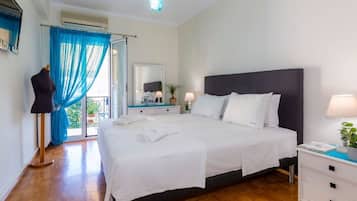 City Apartment | 2 bedrooms, desk, iron/ironing board, free WiFi