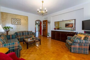 Departamento urbano | Área de sala de estar | Televisión de pantalla plana 