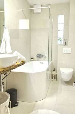 Shower, hair dryer, towels, soap - Unique retreat Apartment Harmony with private pool (Donji Muc)