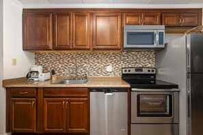Fridge, microwave, oven, stovetop - Oceanfront Condo with Great Ocean and Beach Views (Ocean City)