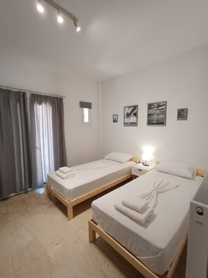 1 soverom, safe på rommet, skrivebord og strykejern/-brett