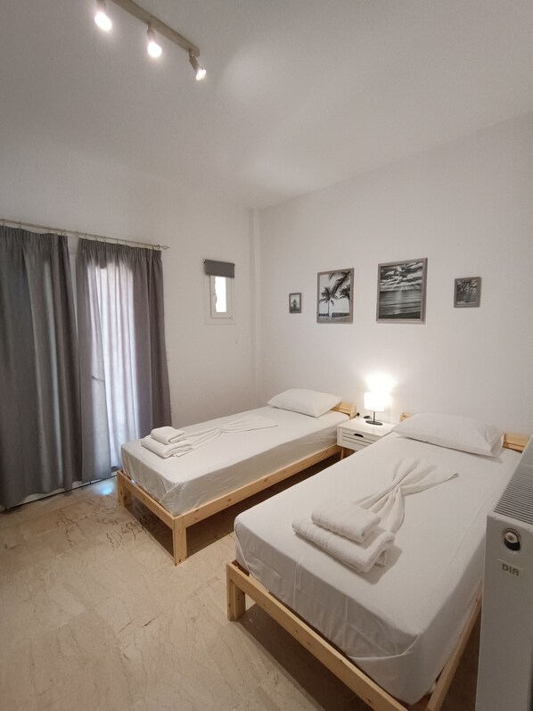 1 bedroom, in-room safe, desk, iron/ironing board