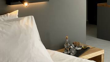 1 bedroom, in-room safe, desk, soundproofing