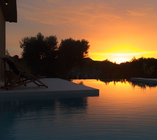 Outdoor pool, pool umbrellas, sun loungers