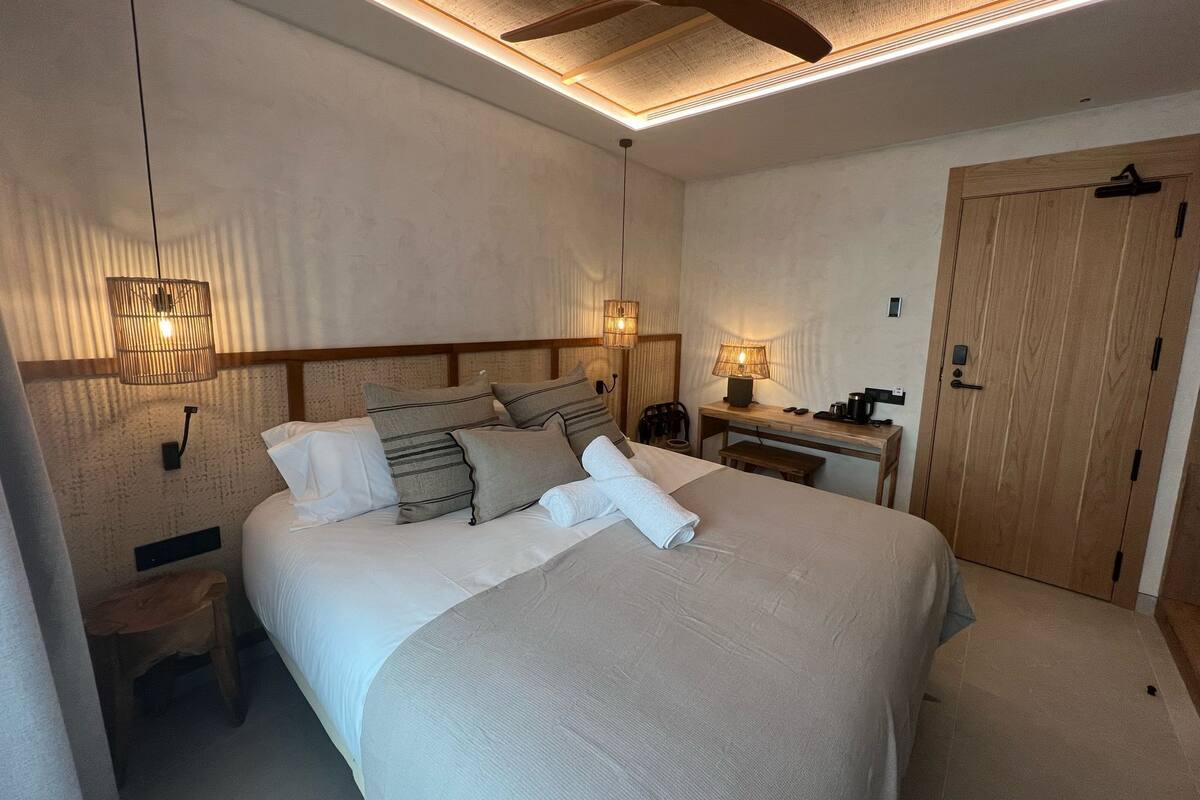Double or Twin Room | Egyptian cotton sheets, premium bedding, down comforters, minibar