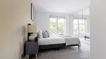 Apartment | 2 bedrooms, hypo-allergenic bedding, individually decorated