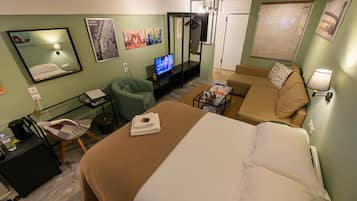 2 bedrooms, desk, iron/ironing board, WiFi (free)