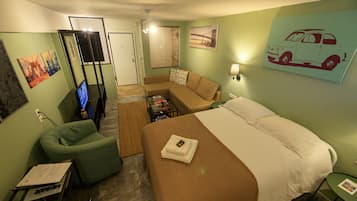 2 bedrooms, desk, iron/ironing board, WiFi (free)