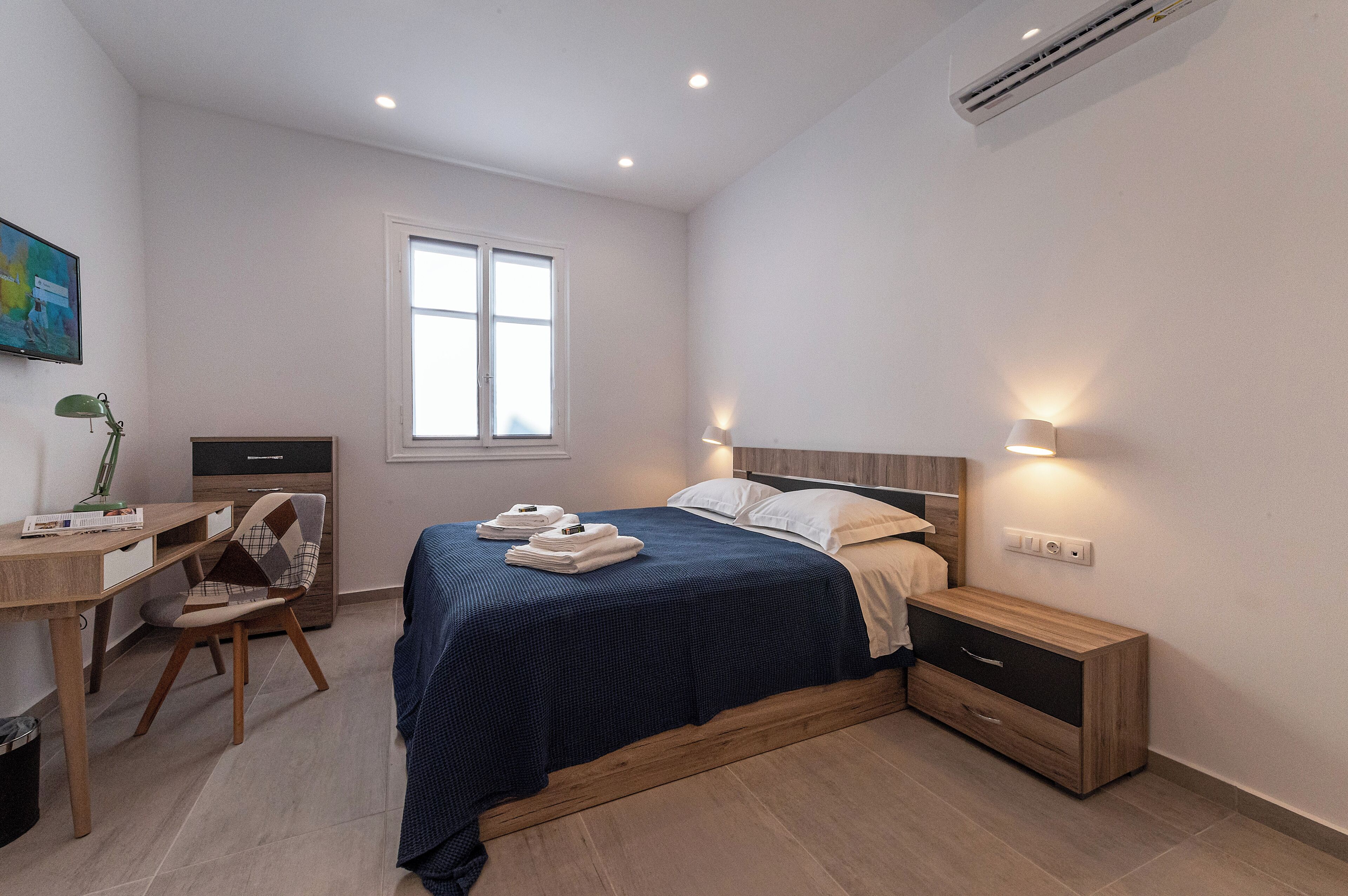 2 Schlafzimmer, Schreibtisch, Bügeleisen/Bügelbrett, Reisekinderbett