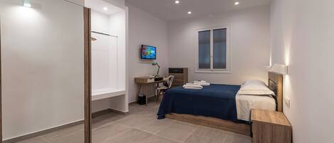 2 Schlafzimmer, Schreibtisch, Bügeleisen/Bügelbrett, Reisekinderbett