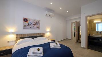 2 Schlafzimmer, Schreibtisch, Bügeleisen/Bügelbrett, Reisekinderbett