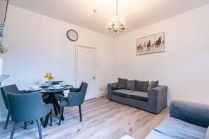 Dining - 129 Nottingham Road (Nottingham)