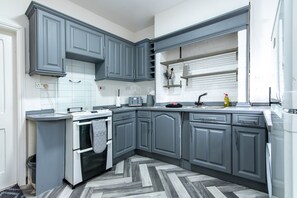 Casa | Cucina privata | Frigorifero, forno, piano cottura, bollitore elettrico