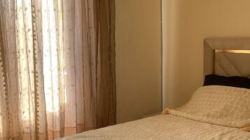 2 bedrooms, iron/ironing board, WiFi, bed sheets