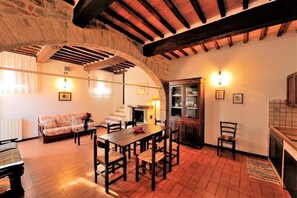 Fireplace - Leccio Two-Bedroom House for 6 people - ground floor (Passignano sul Trasimeno)