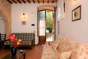 Fireplace - Leccio Two-Bedroom House for 6 people - ground floor (Passignano sul Trasimeno)