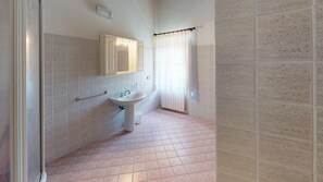 Bathroom - Trilo Morellino Two-Bedroom House for 6 people - first floor with stairs (Passignano sul Trasimeno)